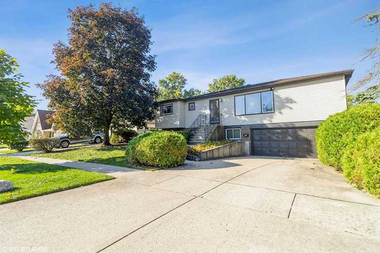 426 S Cedarcrest Dr Schaumburg, IL 60193 | MLS 11670538 Photo 1