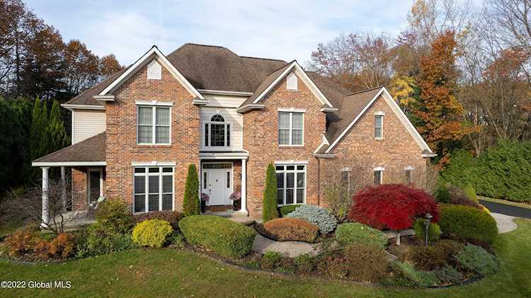 6 Devonshire Way Clifton Park, NY 12065