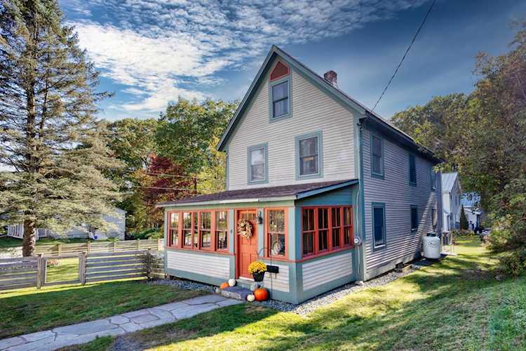 8 Third Ave Hartford, VT 05001