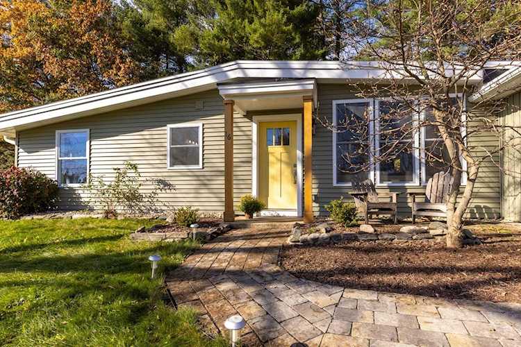 16 Shadow Dr Dover, NH 03820