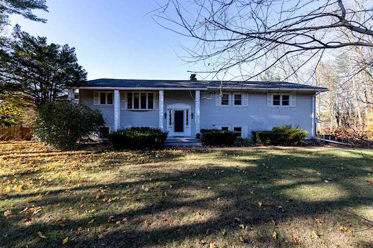 79 Main St Hooksett, NH 03106