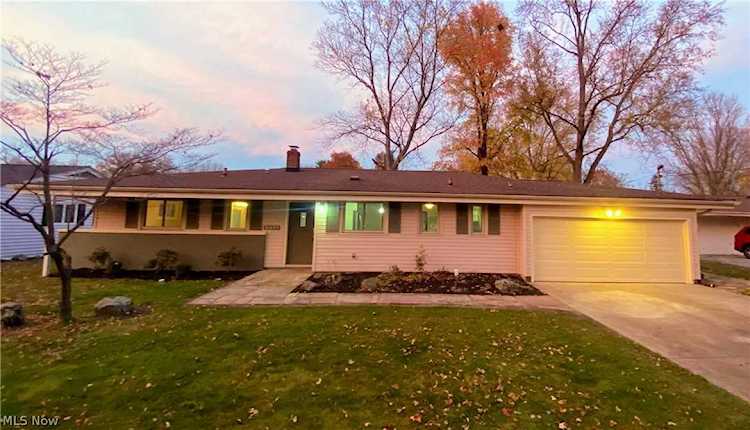 8491 Hallnorth Dr Mentor, OH 44060