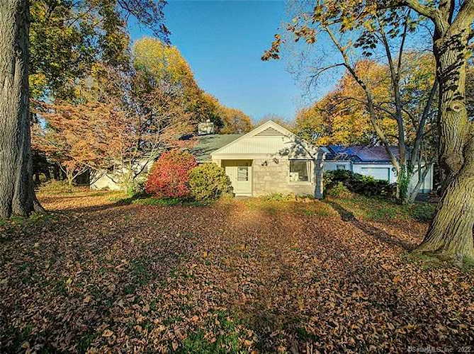 122 Tokeneke Drive North Haven, CT 06473