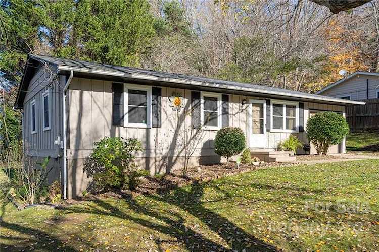 2 Eastcrest Dr Fairview, NC 28730