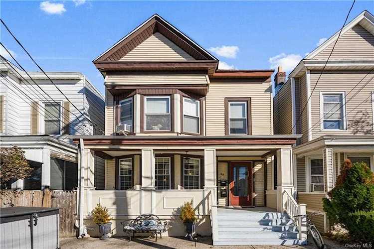 89 6th Street Pelham, NY 10803