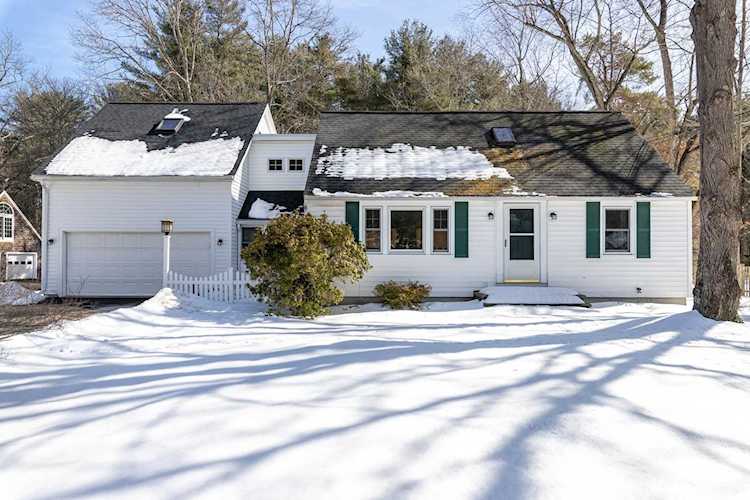 17 Mill Rd North Hampton, NH 03862