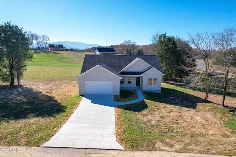 802 Clear Sail Way Dandridge, TN 37725