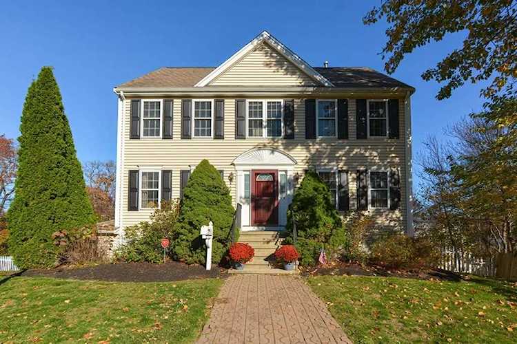 51 Grampian Way Weymouth, MA 02188 | MLS 73057609 Photo 1