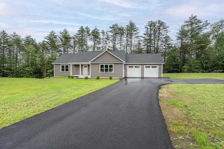 8 Midmark Ln Concord, NH 03301