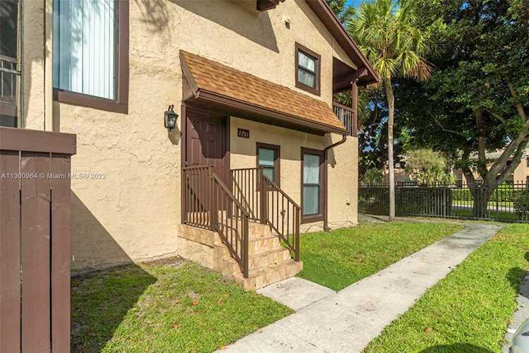 1751 Bayberry Dr #0 Pembroke Pines, FL 33024