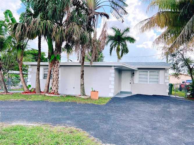 4250 SW 18th St Fort Lauderdale, FL 33317