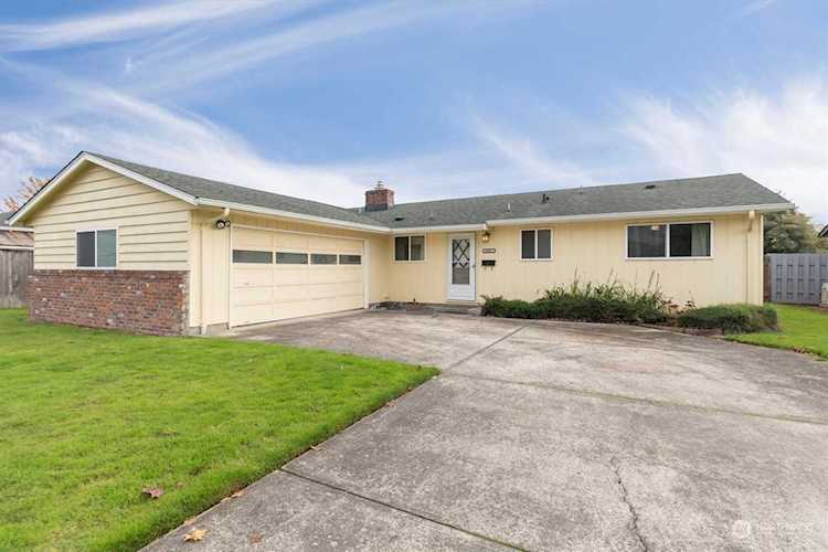 3237 Maple St Longview, WA 98632