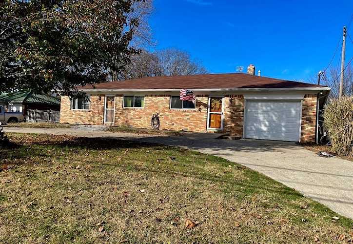 428 W Hendricks St Shelbyville, IN 46176 | MLS 21893190 Photo 1