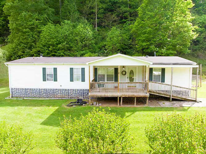 2105 Madams Creek Rd Hinton, WV 25951