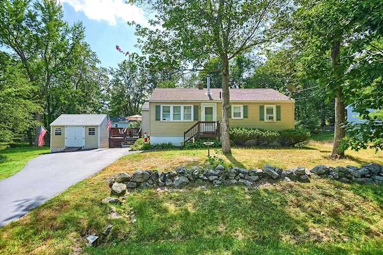11 Old Lee Rd Newfields, NH 03856