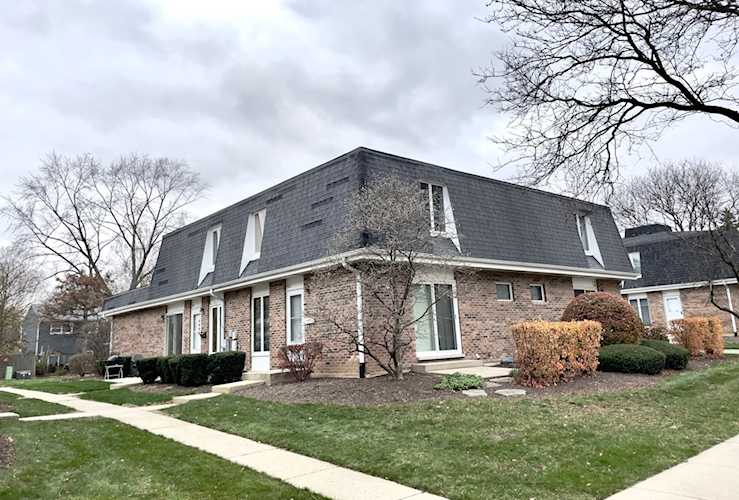 422 Sunnybrook Ln #25-C Wheaton, IL 60187