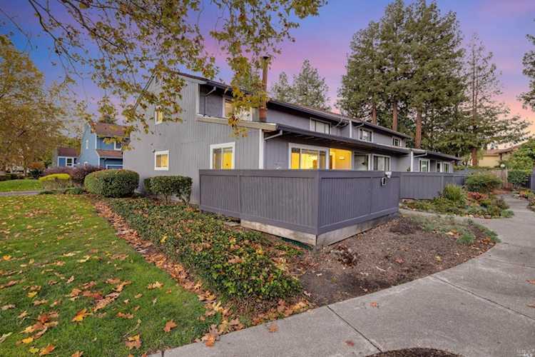 5026 Country Club Drive Rohnert Park, CA 94928