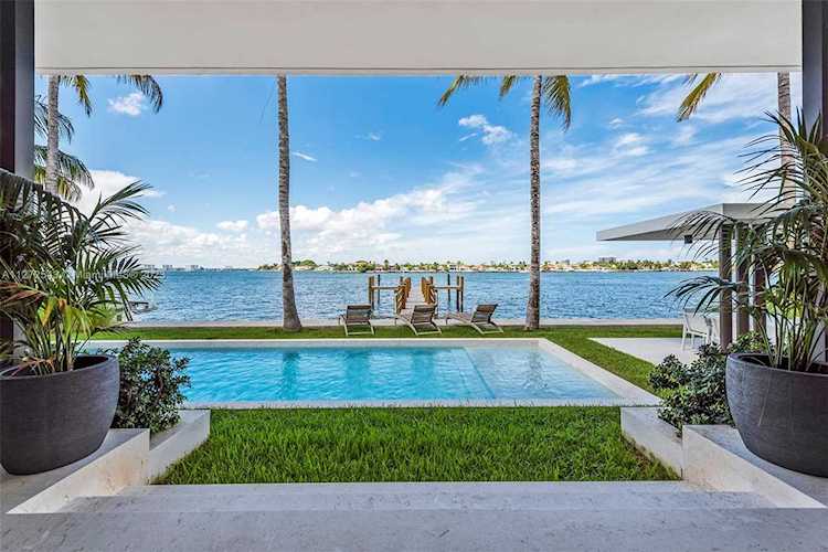 1645 Cleveland Rd Miami Beach, FL 33141