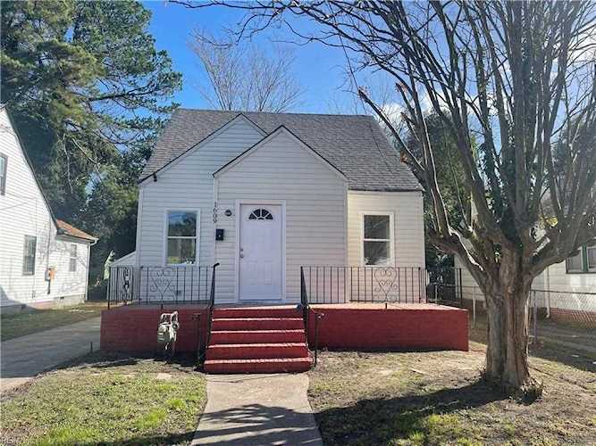 1609 Richmond Ave Portsmouth, VA 23704 home for sale, MLS#10463863 - Crescas Real Estate Photo 1