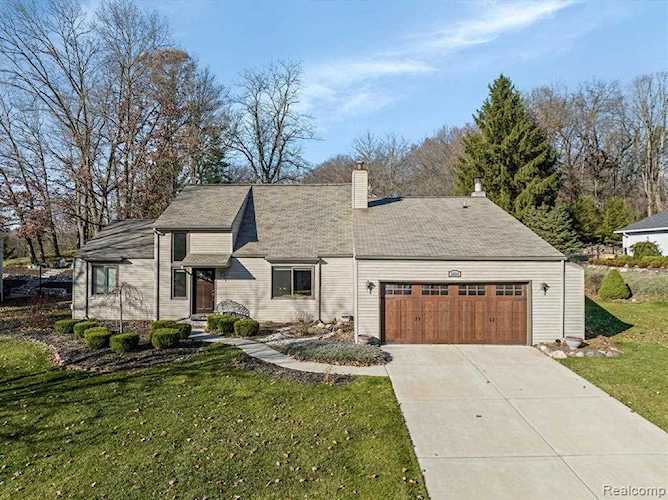 3024 Wains Oakland, MI 48363