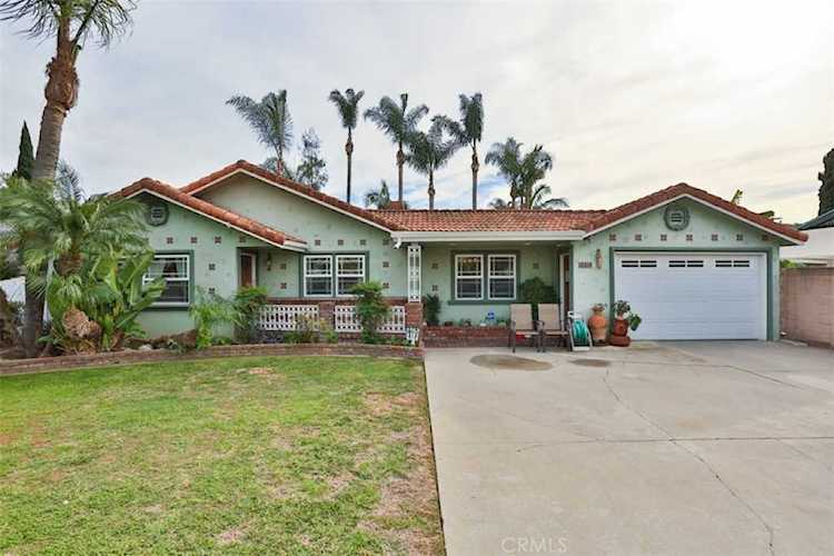 9902 E Walnut St Bellflower, CA 90706