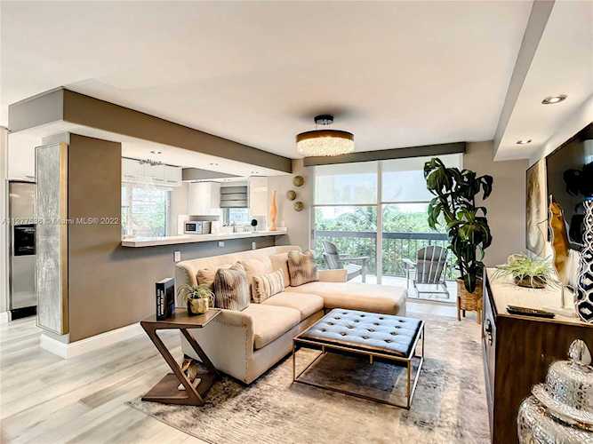 2333 Brickell Ave #412 Miami, FL 33129