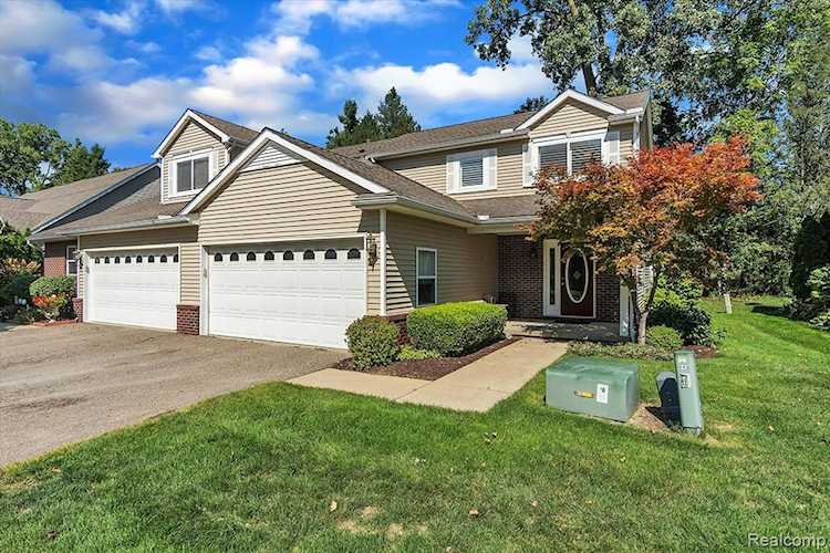 541 Indian Oaks Dr Howell, MI 48843 | MLS 20221038760 Photo 1
