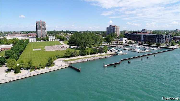3320 Spinnaker Ln #10B Detroit, MI 48207 | MLS 20221052909 Photo 1