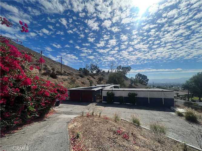 1435 Quail Hollow Rd San Bernardino, CA 92404