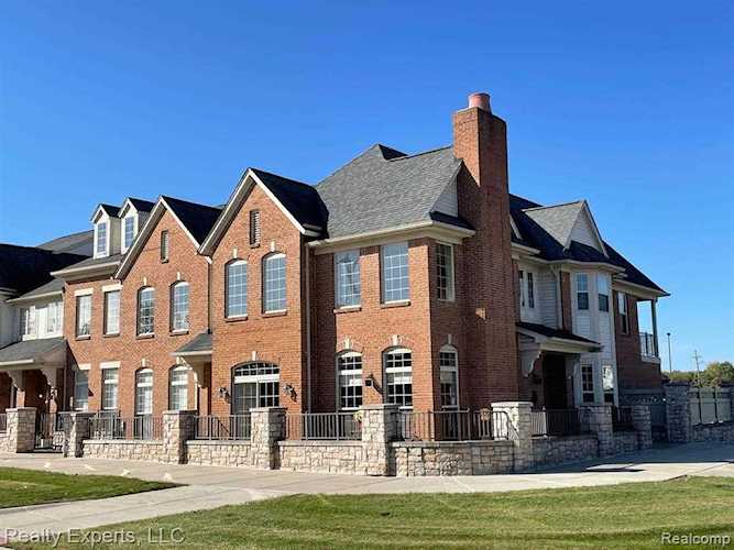 25 N Squirrel Rd Auburn Hills, MI 48326 | MLS 20221051121 Photo 1