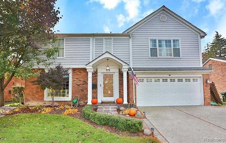 919 Cook Rd Grosse Pointe Woods, MI 48236 | MLS 20221057137 Photo 1