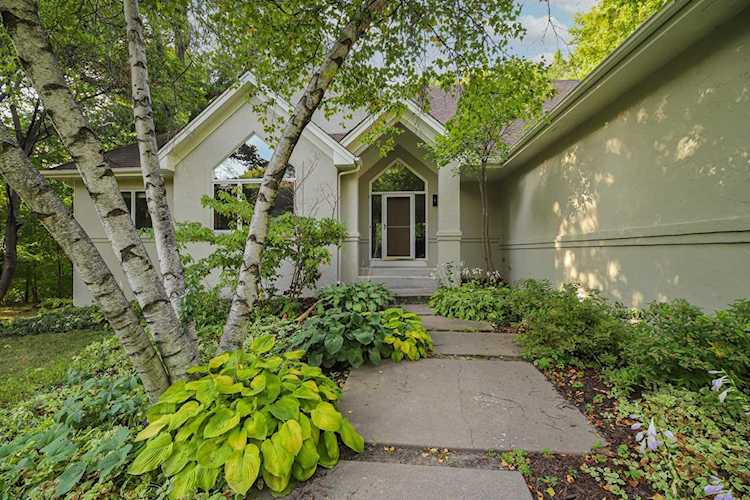 840 Deerwood Drive Chaska, MN 55318