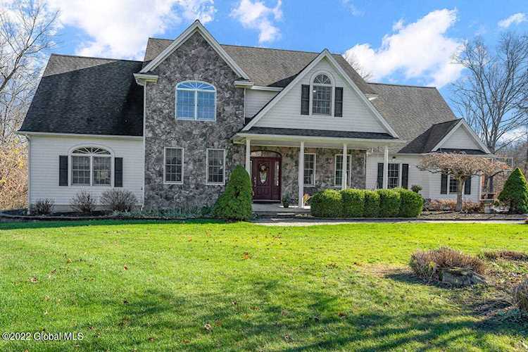 5 Tyler Dr East Greenbush, NY 12061