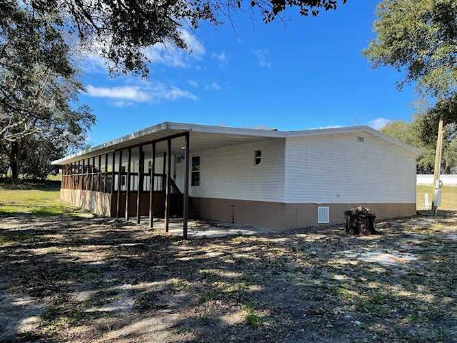 9621 Starline Dr Dade City, FL 33525