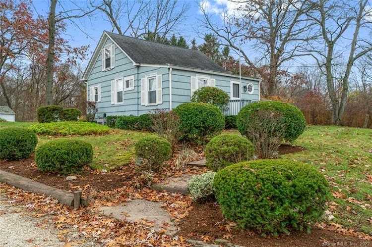 206 Pool Road North Haven, CT 06473