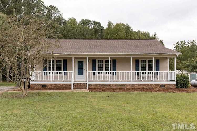 2819 Fairmont Drive Clayton, NC 27520