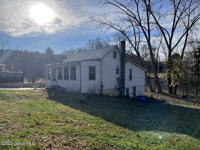 173 N Schodack Rd East Greenbush, NY 12061
