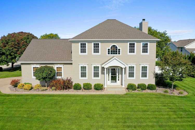 821 Mc Castlen St Green Bay, WI 54301 | MLS 50266461 Photo 1