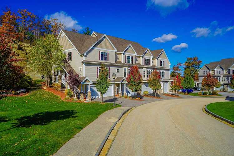 16 Manor Dr #B Hooksett, NH 03106