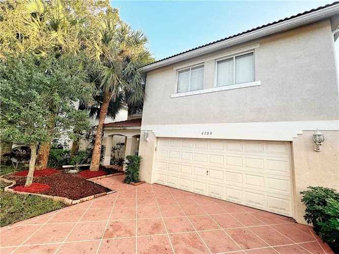 6109 Willoughby Circle Lake Worth, FL 33463