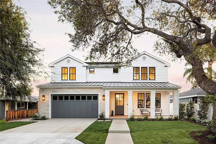 257 Flower St Costa Mesa, CA 92627