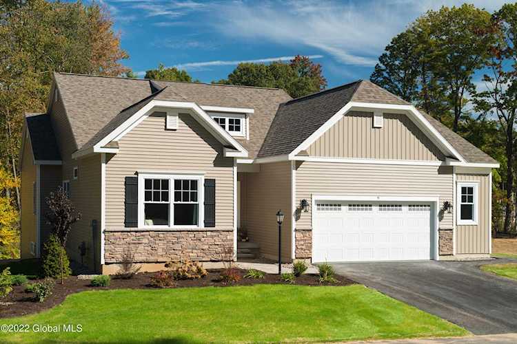 9 Wellington Ct Clifton Park, NY 12065