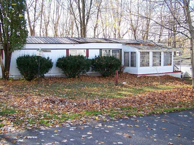 15 Bartlett St Epping, NH 03042
