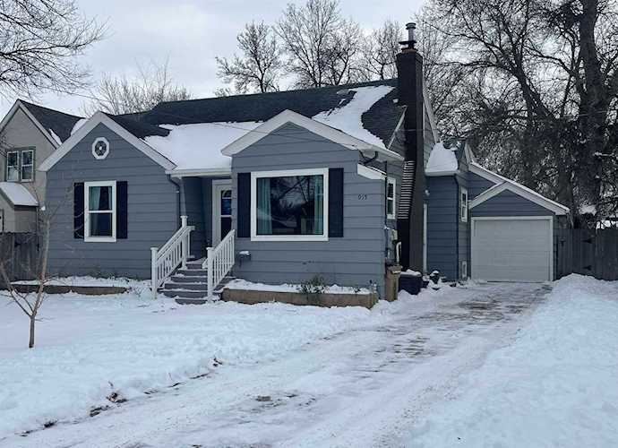 915 NW 2nd Ave Minot, ND 58703 | MLS 222082 Photo 1