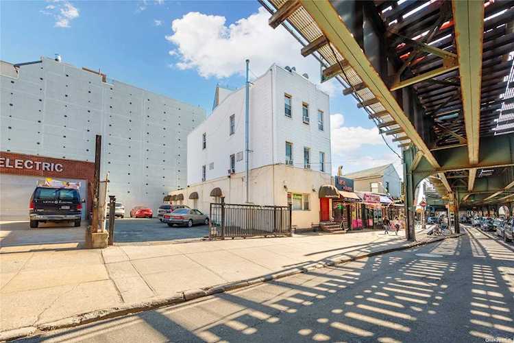 28-25 31st St Astoria, NY 11102