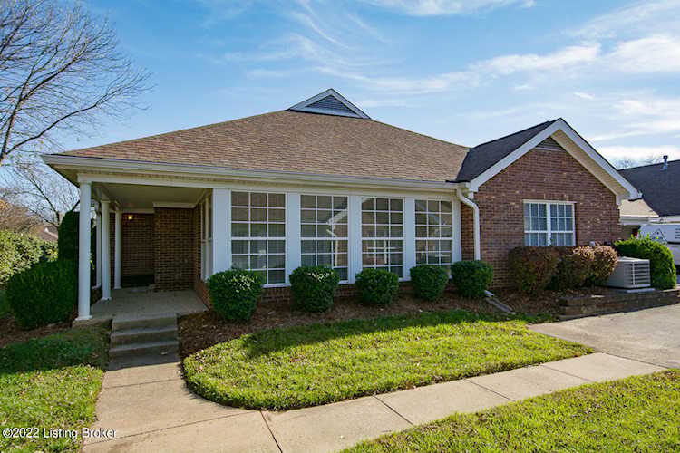 10517 Eagle Pines Ln Louisville, KY 40223