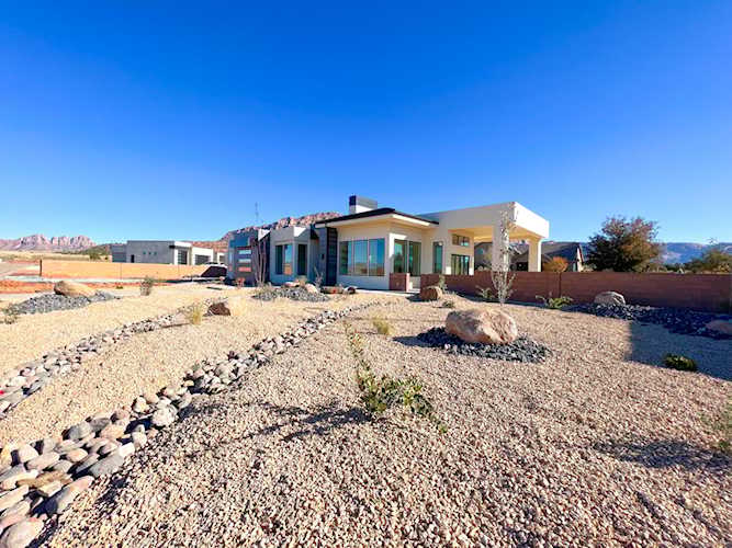 1645 S Chaparral DR Apple Valley, UT 84737