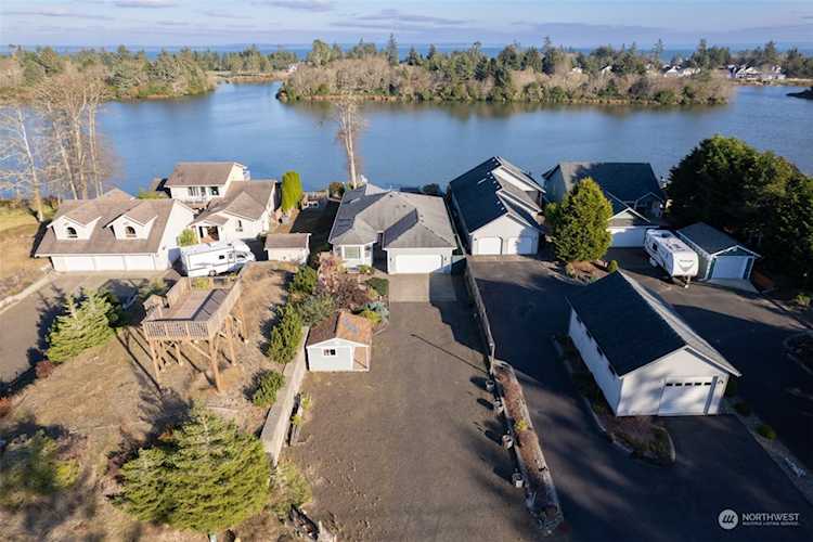 594 Mt Olympus Ave SE Ocean Shores, WA 98569