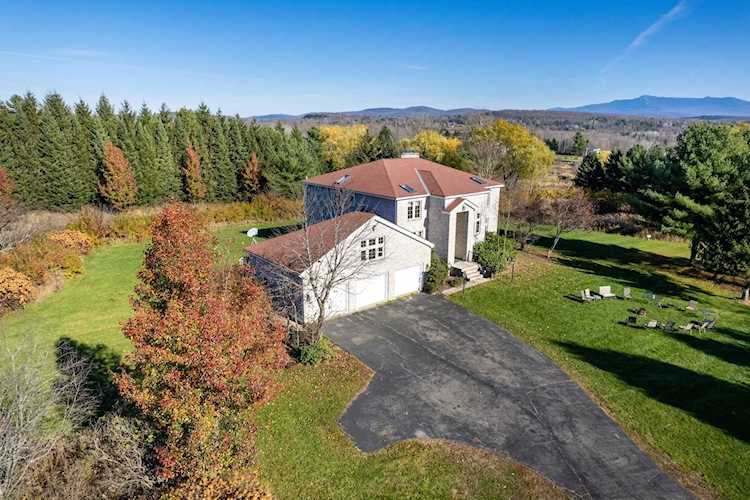 156 Old Stage Rd Essex, VT 05452