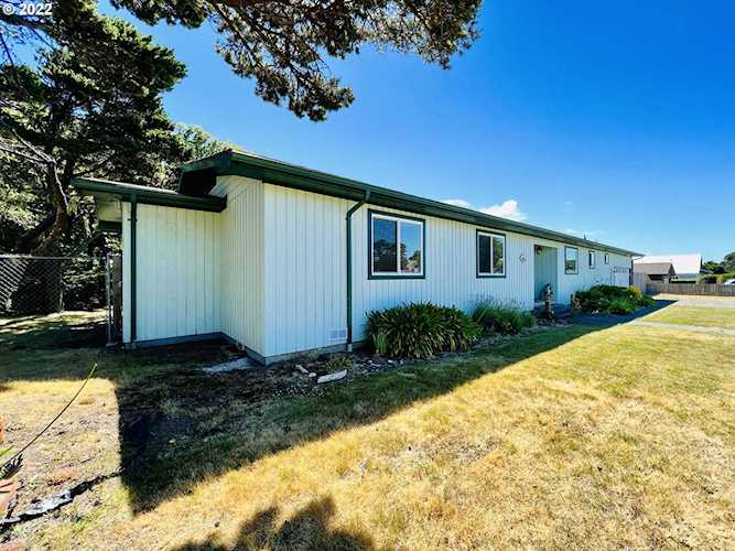 925 Jackson AVE Bandon, OR 97411